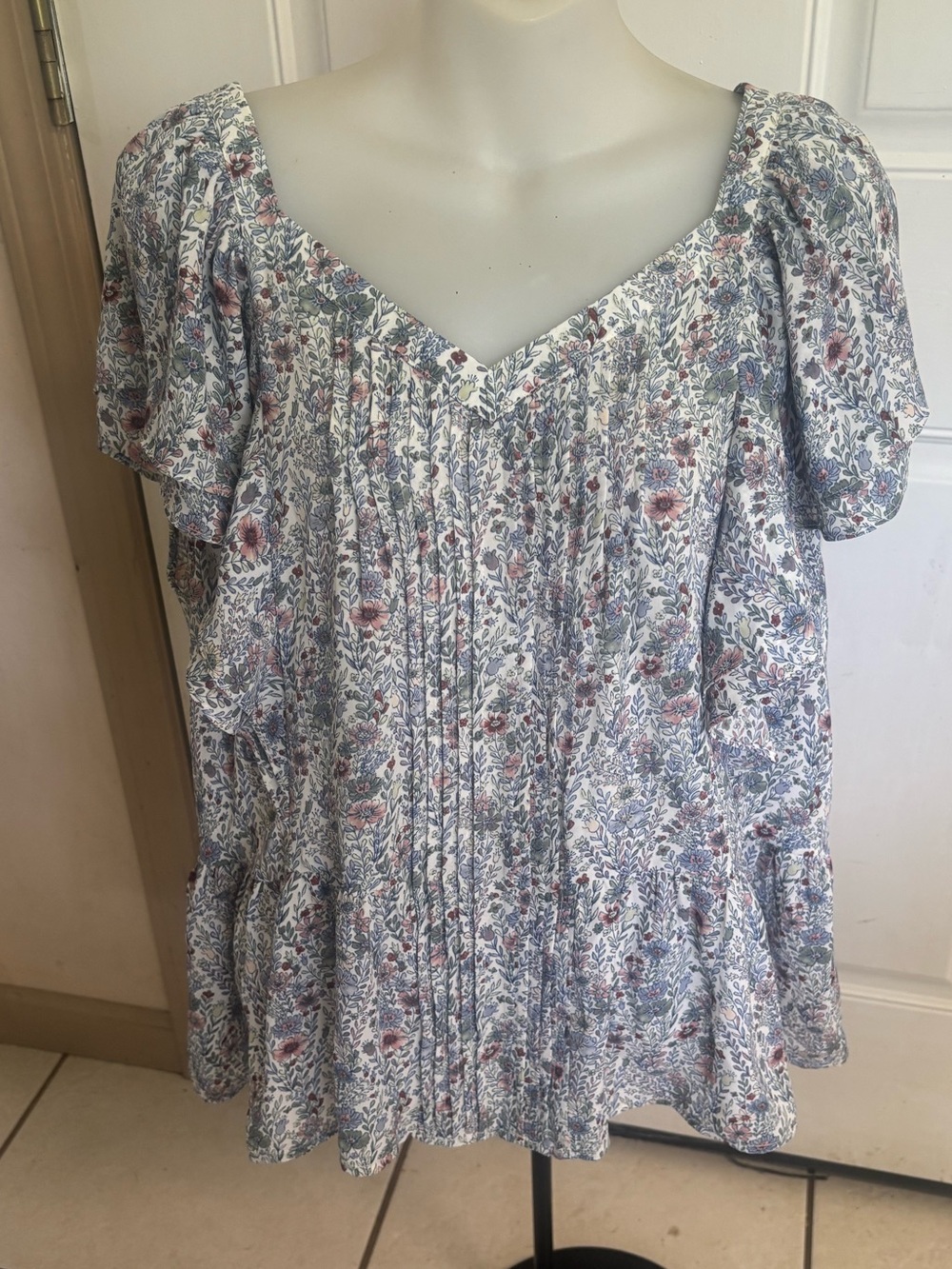 NWT 2XL Rose & Olive V-neck and a light floral chiffon tunic top.  Retail 42.00.